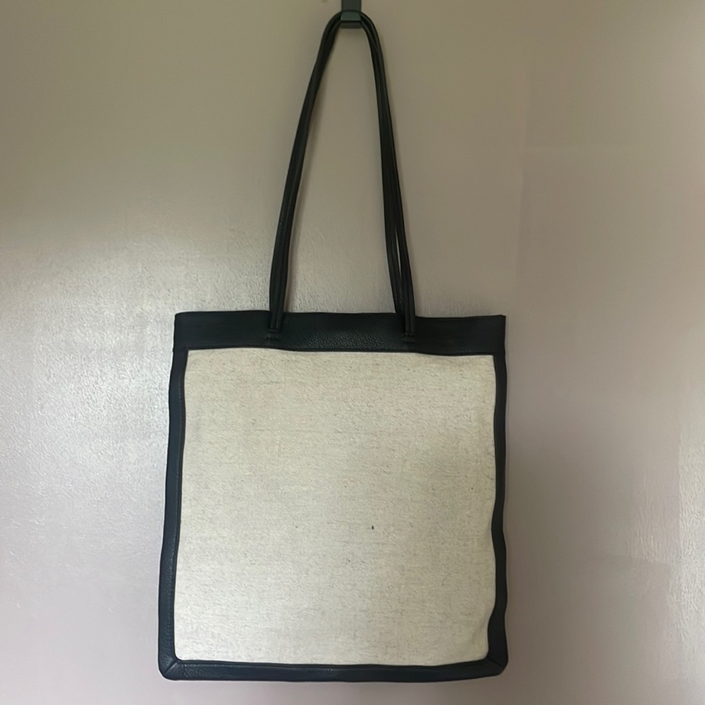 Banana Republic linen and leather tote excellent condition